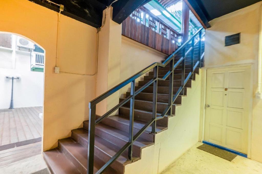 Art Hotel Sanamchai Бангкок Экстерьер фото