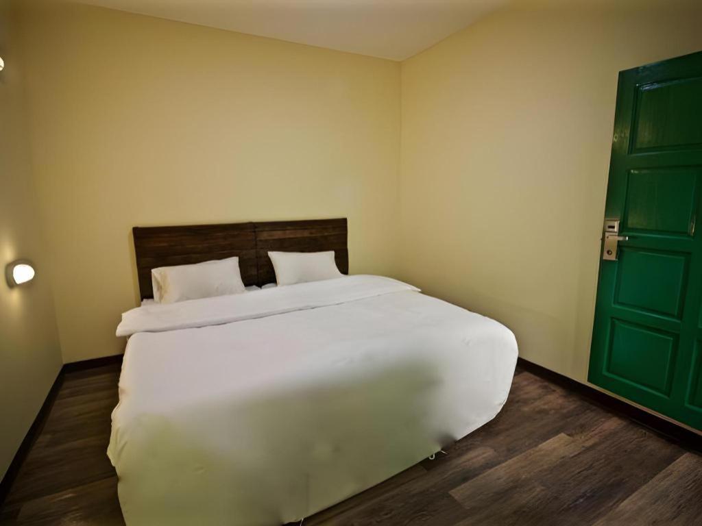 Art Hotel Sanamchai Бангкок Экстерьер фото